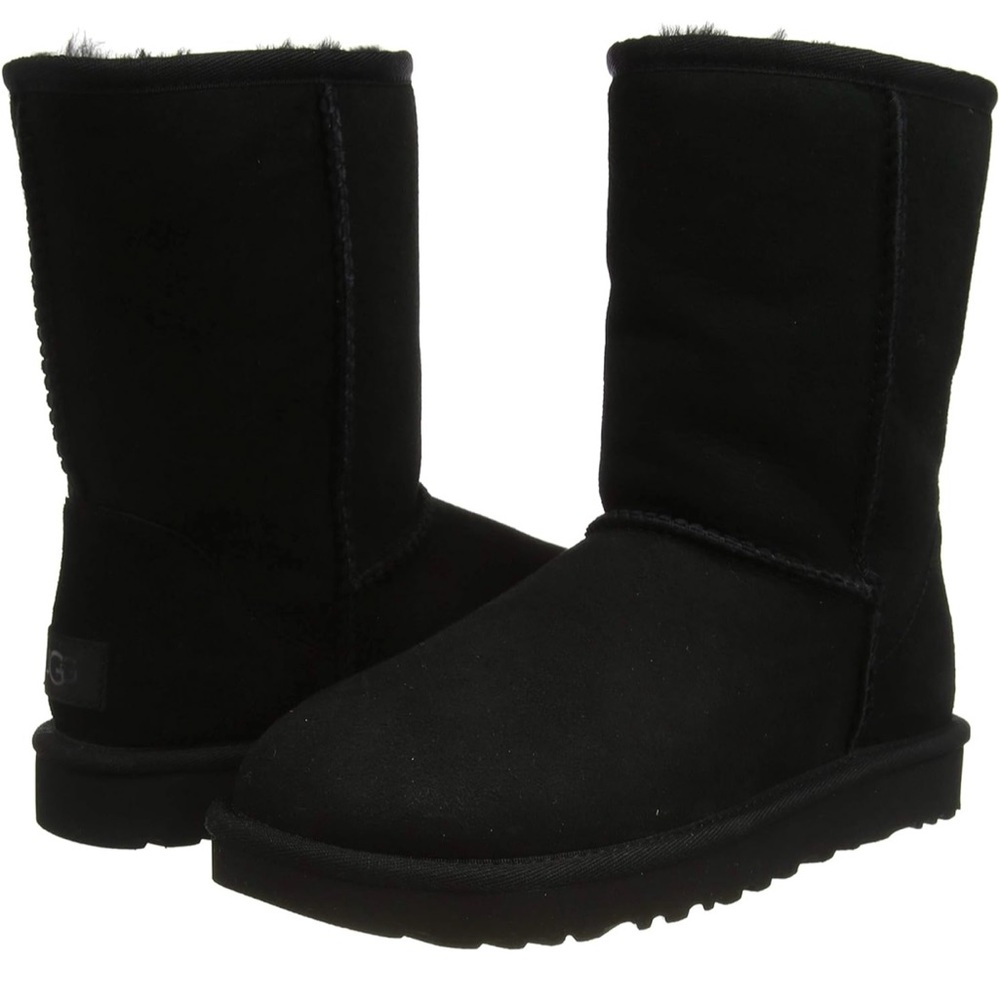 NWOB UGG Women’s Classic Short Boot II